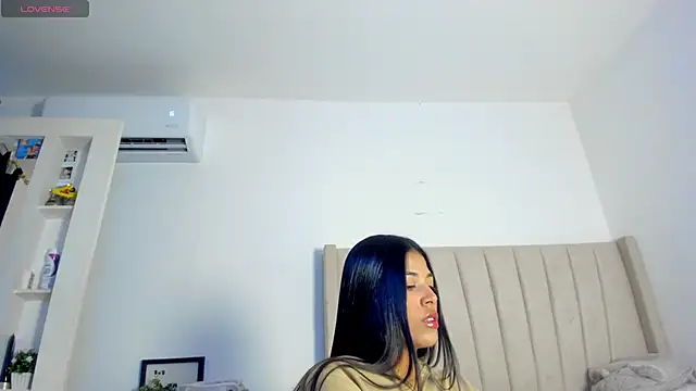 Snapshot of Mady-Edwards chatting on November 27, 2025, 10:23 pm Mady-Edwards online show from November 27, 2025, 10:23 pm