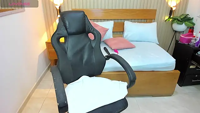 Snapshot of luciana_ballesteros_ chatting on March 14, 2026, 12:21 pm luciana ballesteros online show from March 14, 2026, 12:21 pm