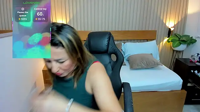 Snapshot of luciana_ballesteros_ chatting on April 13, 2026, 12:10 pm luciana ballesteros online show from April 13, 2026, 12:10 pm