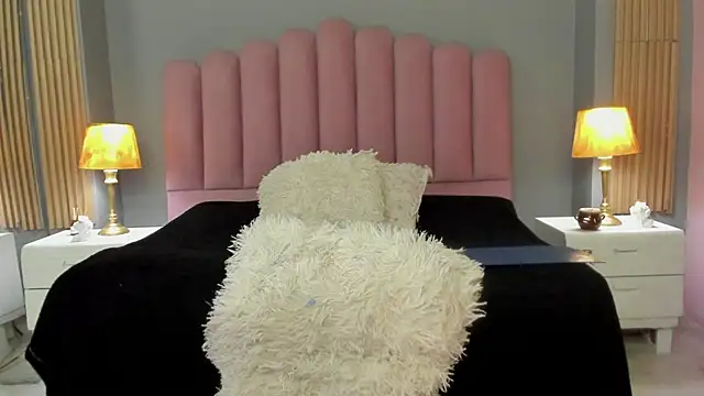 Snapshot of RamonaSimons chatting on March 10, 2025, 8:01 pm RamonaSimons online show from March 10, 2025, 8:01 pm