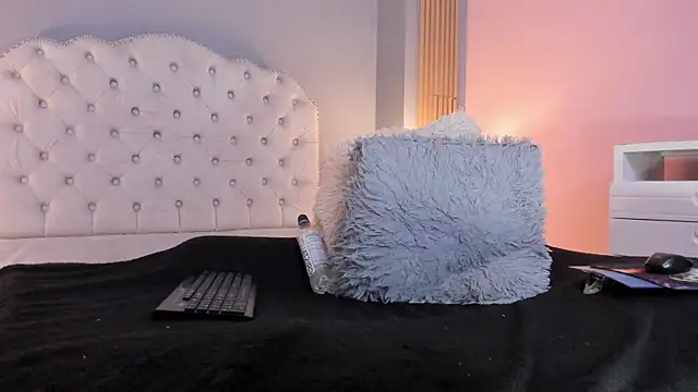 Snapshot of RamonaSimons chatting on September 10, 2025, 8:20 pm RamonaSimons online show from September 10, 2025, 8:20 pm