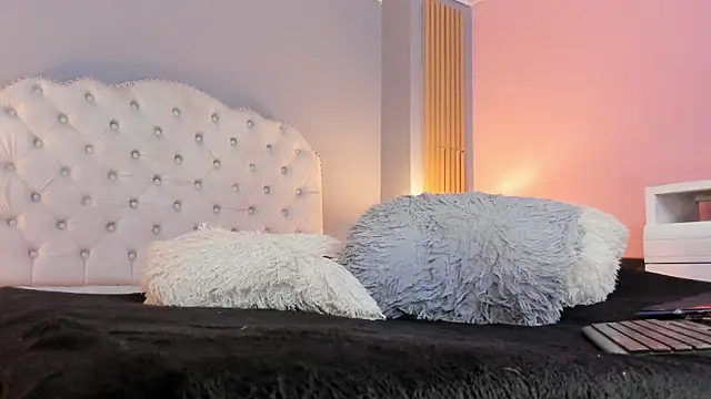 Snapshot of RamonaSimons chatting on September 29, 2025, 8:24 pm RamonaSimons online show from September 29, 2025, 8:24 pm