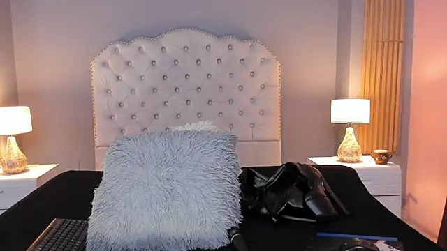 Snapshot of RamonaSimons chatting on September 30, 2025, 8:25 pm RamonaSimons online show from September 30, 2025, 8:25 pm