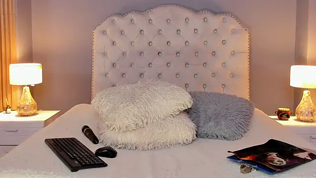 Snapshot of RamonaSimons chatting on October 22, 2025, 8:08 pm RamonaSimons online show from October 22, 2025, 8:08 pm