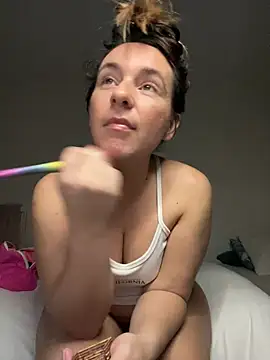 Snapshot of lyajoliee chatting on January 13, 2026, 12:54 pm lyajoliee online show from January 13, 2026, 12:54 pm