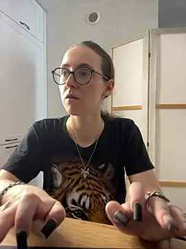 MartiniiSelenna online show from June 16, 2026, 5:43 am
