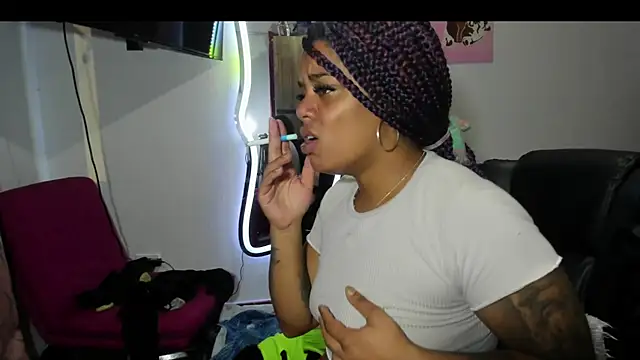 ladyrd1 online show from November 27, 2025, 2:46 am