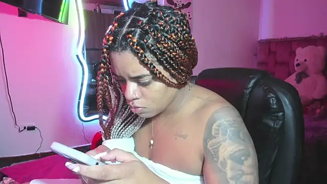 Snapshot of ladyrd1 chatting on February 10, 2026, 1:37 pm ladyrd1 online show from February 10, 2026, 1:37 pm