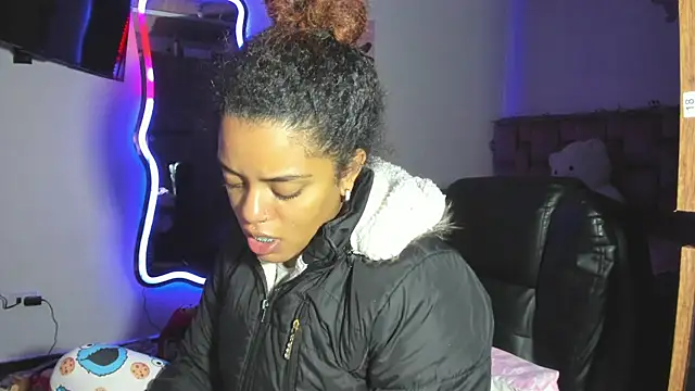 Snapshot of ladyrd1 chatting on February 21, 2026, 4:35 am ladyrd1 online show from February 21, 2026, 4:35 am