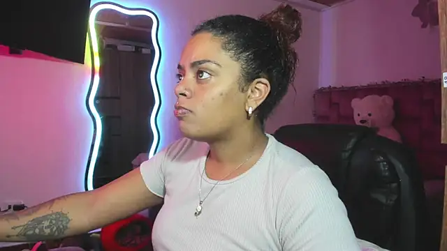 Snapshot of ladyrd1 chatting on March 7, 2026, 7:11 pm ladyrd1 online show from March 7, 2026, 7:11 pm