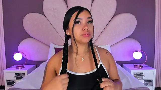 MarianaGarciaa   online show from February 21, 2026, 11:33 am