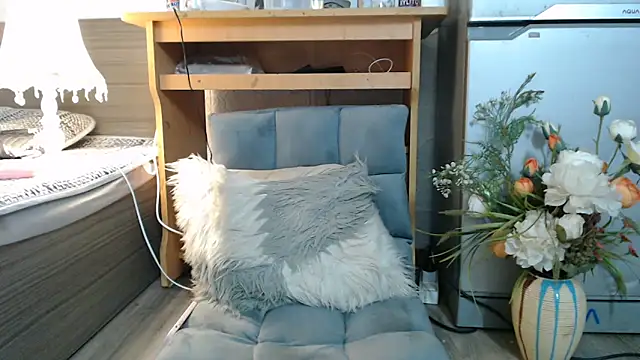 yang hiii online show from March 14, 2025, 11:01 am