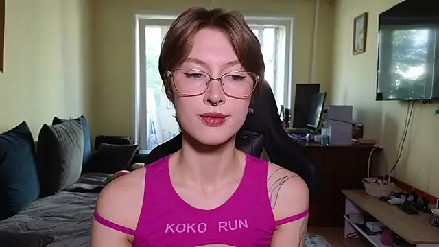 MalvinaBlum online show from June 14, 2026, 4:58 am