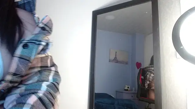 Snapshot of lucianaa_25 chatting on December 9, 2024, 4:05 pm lucianaa 25 online show from December 9, 2024, 4:05 pm