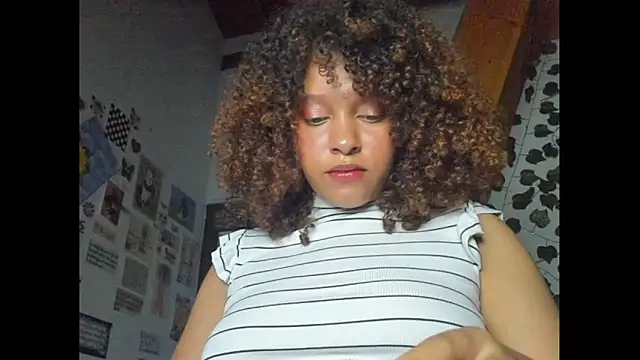 Snapshot of Ada_gales_ chatting on February 6, 2025, 2:00 am Ada gales online show from February 6, 2025, 2:00 am