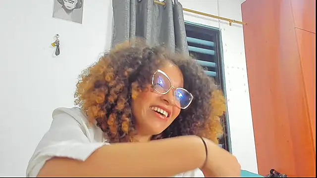 Snapshot of Ada_gales_ chatting on October 30, 2025, 3:41 am Ada gales online show from October 30, 2025, 3:41 am