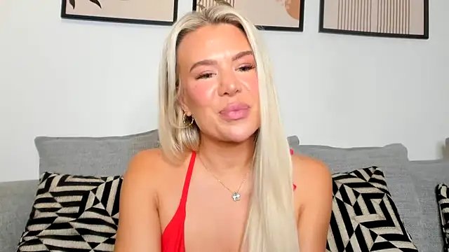 Snapshot of Alexia-Lee chatting on December 14, 2025, 9:41 pm Alexia-Lee online show from December 14, 2025, 9:41 pm