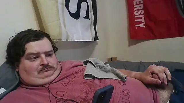 Snapshot of YelpedAverting chatting on November 18, 2025, 9:30 pm YelpedAverting online show from November 18, 2025, 9:30 pm