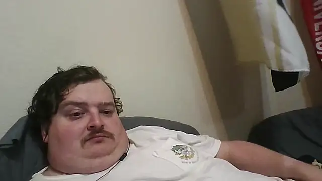 Snapshot of YelpedAverting chatting on December 1, 2025, 12:37 am YelpedAverting online show from December 1, 2025, 12:37 am