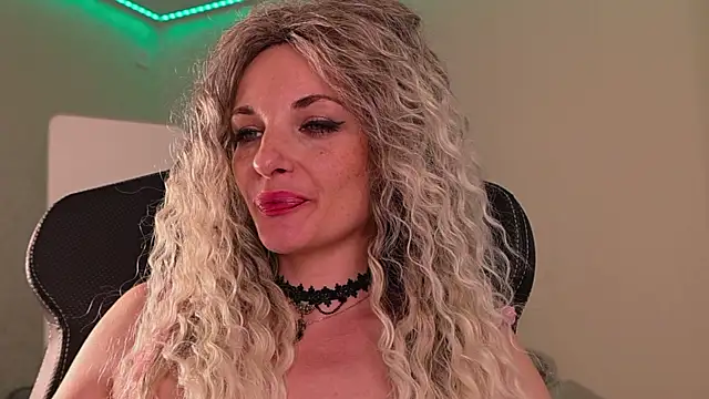 Amerabelle 23 online show from March 9, 2025, 1:48 pm