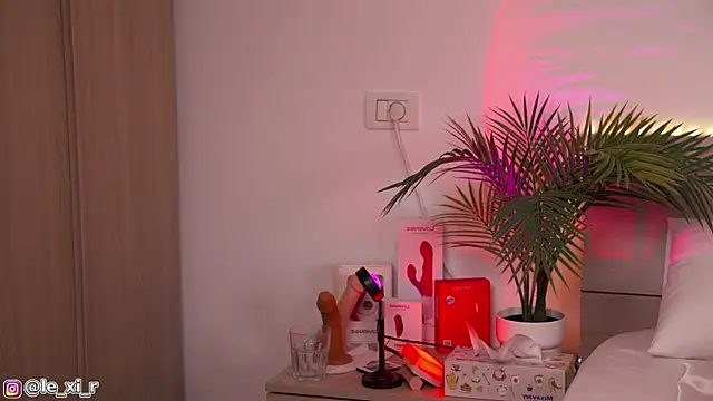 Lexi Reed online show from October 21, 2025, 2:07 pm