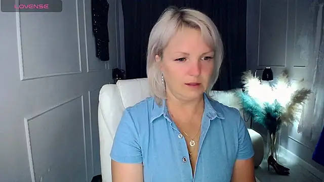 Snapshot of Juarnea chatting on March 18, 2026, 6:05 am Juarnea online show from March 18, 2026, 6:05 am