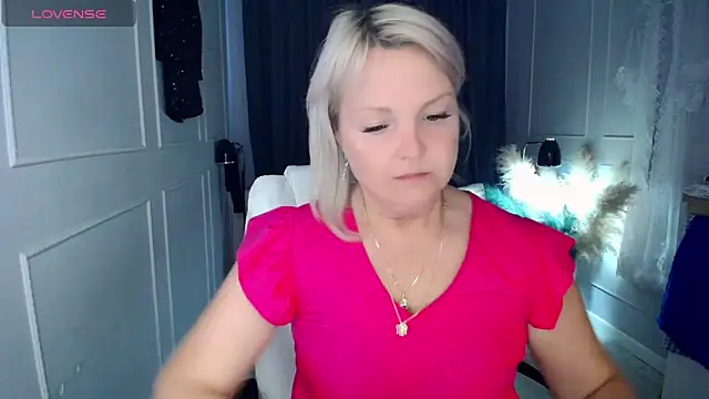 Snapshot of Juarnea chatting on April 1, 2026, 1:41 pm Juarnea online show from April 1, 2026, 1:41 pm