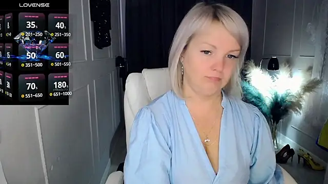 Snapshot of Juarnea chatting on April 14, 2026, 7:58 am Juarnea online show from April 14, 2026, 7:58 am