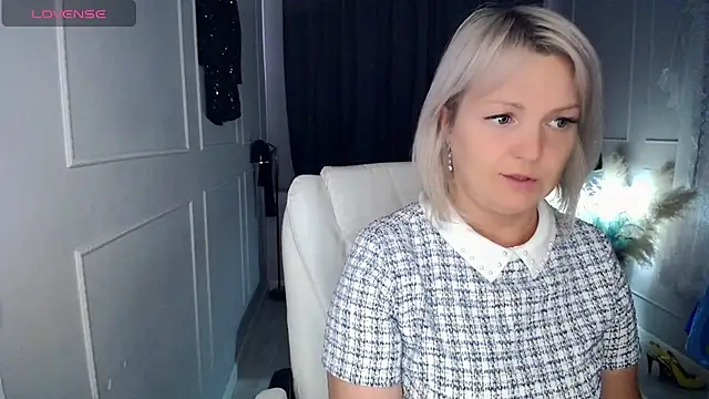 Snapshot of Juarnea chatting on April 15, 2026, 8:10 am Juarnea online show from April 15, 2026, 8:10 am