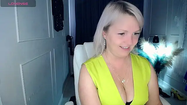 Snapshot of Juarnea chatting on April 16, 2026, 10:27 am Juarnea online show from April 16, 2026, 10:27 am