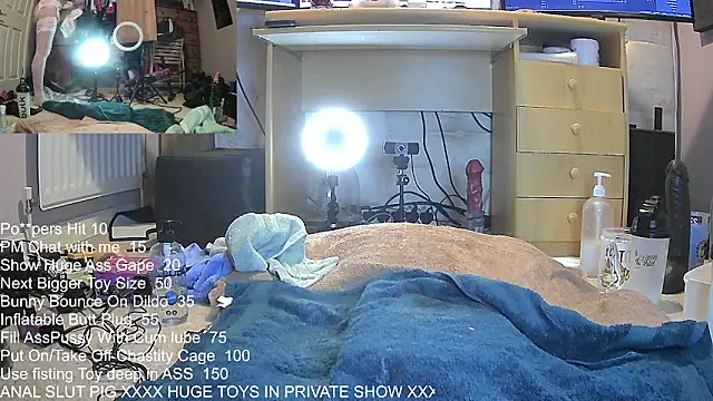 Snapshot of ClairTS chatting on February 9, 2025, 8:02 pm ClairTS online show from February 9, 2025, 8:02 pm