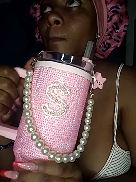 Snapshot of CocoBootyyy chatting on December 3, 2025, 1:02 am CocoBootyyy online show from December 3, 2025, 1:02 am