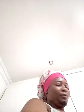 Snapshot of CocoBootyyy chatting on February 4, 2026, 4:02 pm CocoBootyyy online show from February 4, 2026, 4:02 pm