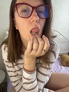 BeatriceTender online show from May 11, 2026, 8:53 am