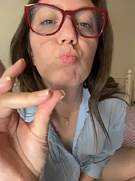 BeatriceTender online show from May 18, 2026, 6:47 pm
