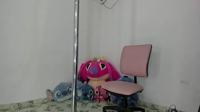 Lissa petite online show from January 5, 2025, 2:06 am