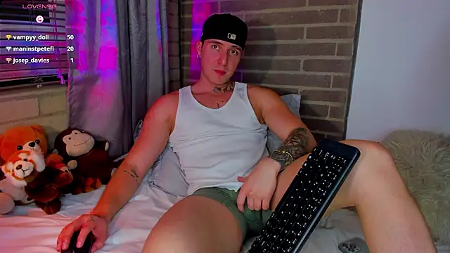 liam oficial02 online show from February 17, 2026, 1:46 am