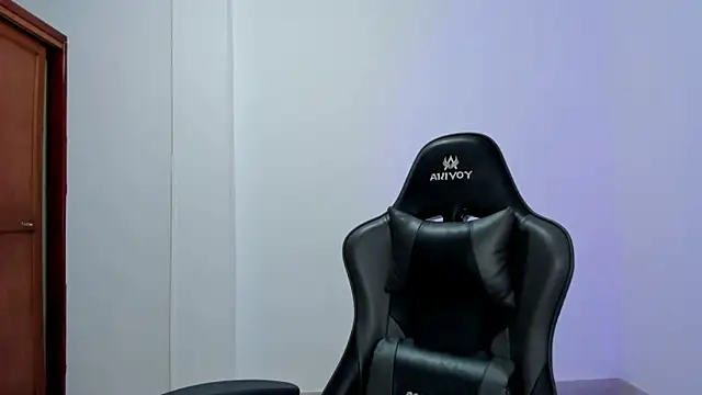 Snapshot of avellanatammy chatting on December 23, 2025, 1:25 am avellanatammy online show from December 23, 2025, 1:25 am