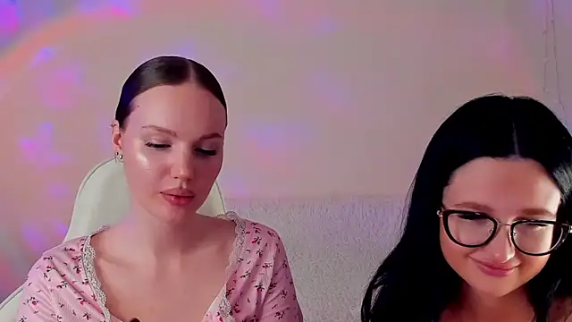 Snapshot of MishkaMe chatting on February 19, 2026, 11:28 am MishkaMe online show from February 19, 2026, 11:28 am