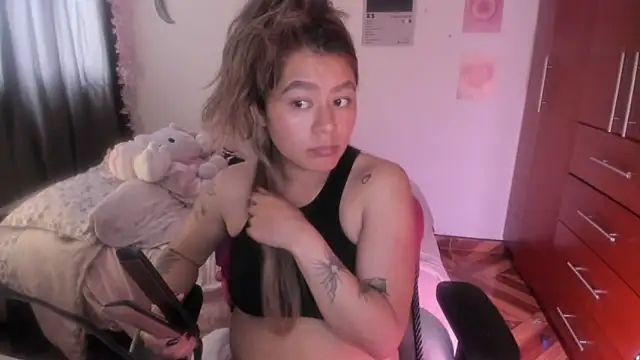 StephaniFox online show from March 4, 2026, 7:53 pm