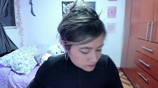 StephaniFox online show from April 7, 2026, 1:17 am