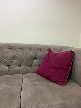 sknzy09 online show from December 17, 2025, 1:17 pm