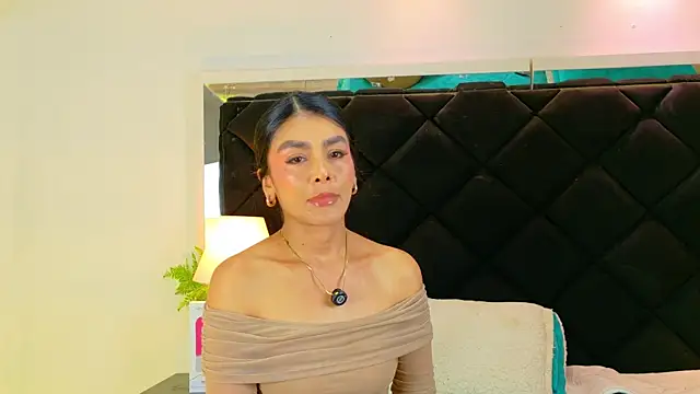 Holly Brensonexx  online show from November 12, 2025, 1:44 pm