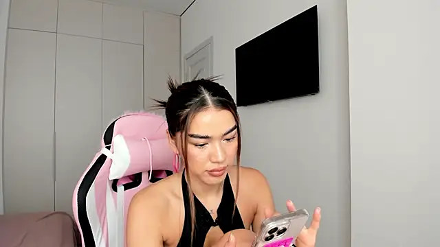 Snapshot of Shineel chatting on February 9, 2026, 5:22 am Shineel online show from February 9, 2026, 5:22 am