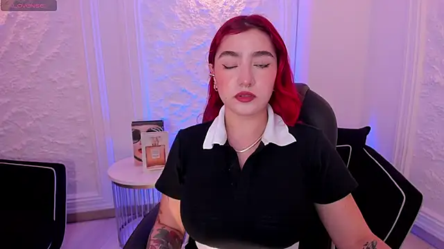 Snapshot of ViolettCastel chatting on October 8, 2025, 6:38 pm ViolettCastel online show from October 8, 2025, 6:38 pm