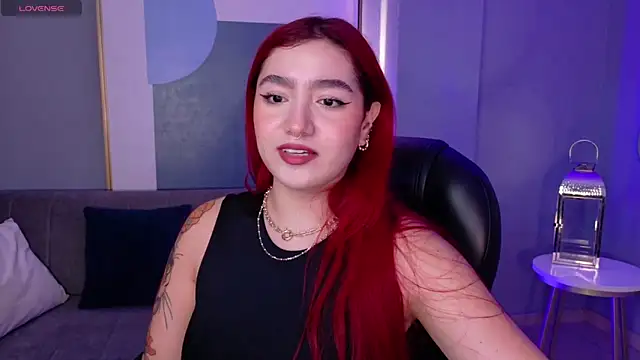 Snapshot of ViolettCastel chatting on January 6, 2026, 6:55 pm ViolettCastel online show from January 6, 2026, 6:55 pm