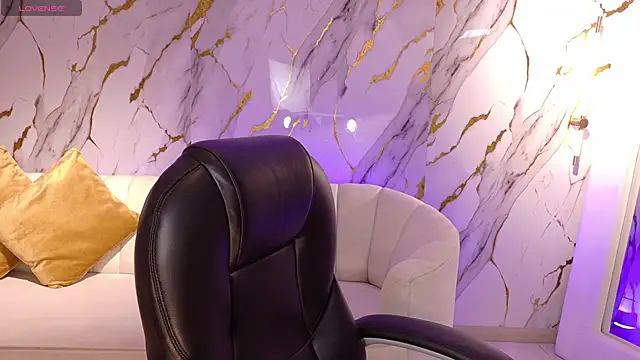 Snapshot of ViolettCastel chatting on February 7, 2026, 7:17 pm ViolettCastel online show from February 7, 2026, 7:17 pm