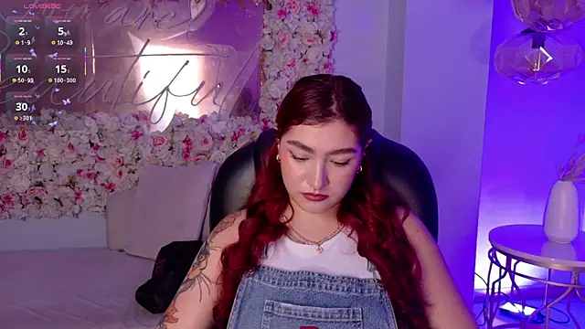 Snapshot of ViolettCastel chatting on February 15, 2026, 4:14 pm ViolettCastel online show from February 15, 2026, 4:14 pm