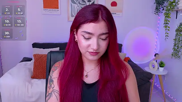 Snapshot of ViolettCastel chatting on June 17, 2026, 8:21 pm ViolettCastel online show from June 17, 2026, 8:21 pm