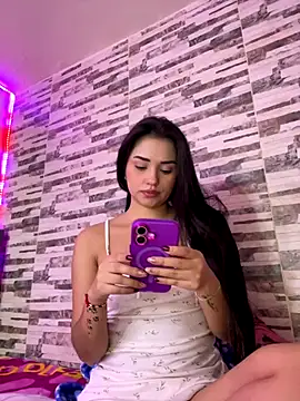 Snapshot of Kimmymadison- chatting on December 18, 2025, 9:10 pm Kimmymadison- online show from December 18, 2025, 9:10 pm